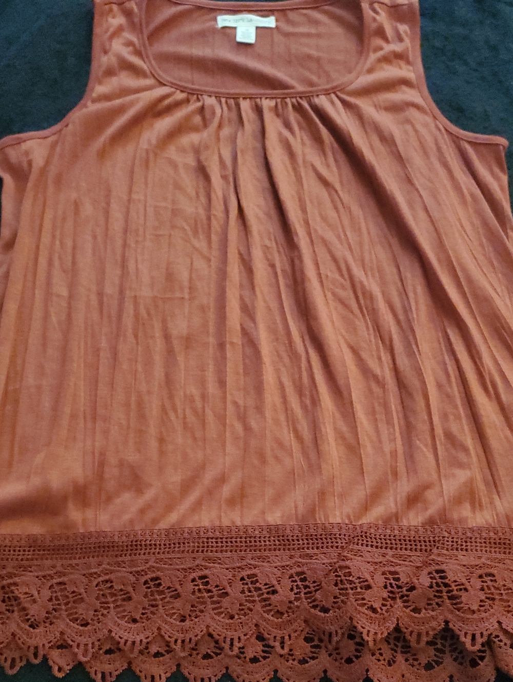 Sleeveless Lace-Hem Tank Top - Rust